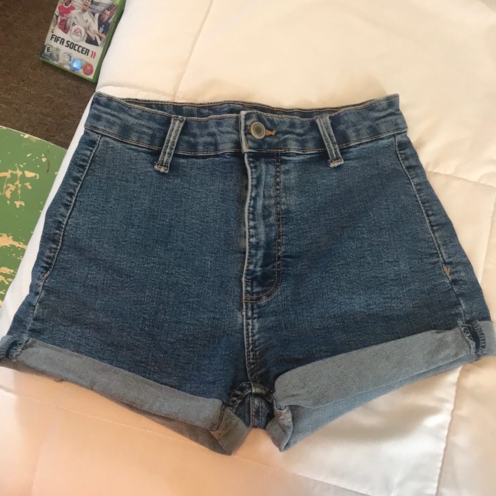 BERSHKA SHORTS